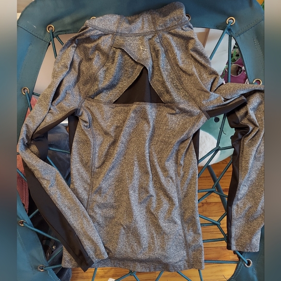 womans pullover - Picture 3 of 3